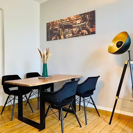 Apartment Modernes - Kingsize-bett, Smart-tv Mit Balkon Im Altbaustil & Zentrumsnah Erfurt