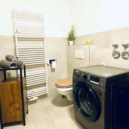Apartment Modernes - Kingsize-bett, Smart-tv Mit Balkon Im Altbaustil & Zentrumsnah *