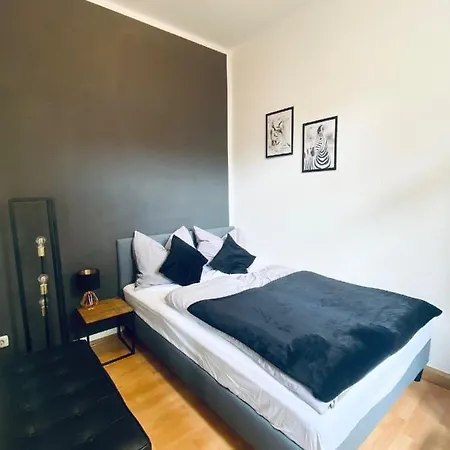 Modernes - Kingsize-bett, Smart-tv Mit Balkon Im Altbaustil & Zentrumsnah * Erfurt