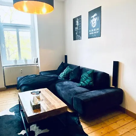 Modernes - Kingsize-bett, Smart-tv Mit Balkon Im Altbaustil & Zentrumsnah Apartment