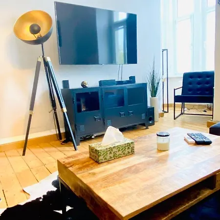 Modernes - Kingsize-bett, Smart-tv Mit Balkon Im Altbaustil & Zentrumsnah Apartment Erfurt