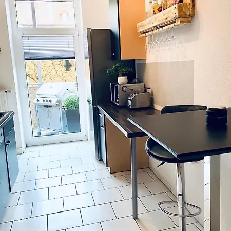 Apartment Modernes - Kingsize-bett, Smart-tv Mit Balkon Im Altbaustil & Zentrumsnah *