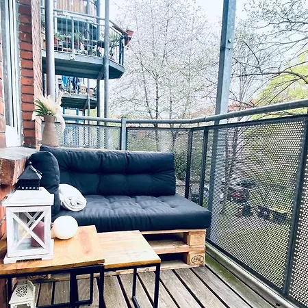 Modernes - Kingsize-bett, Smart-tv Mit Balkon Im Altbaustil & Zentrumsnah Apartment *
